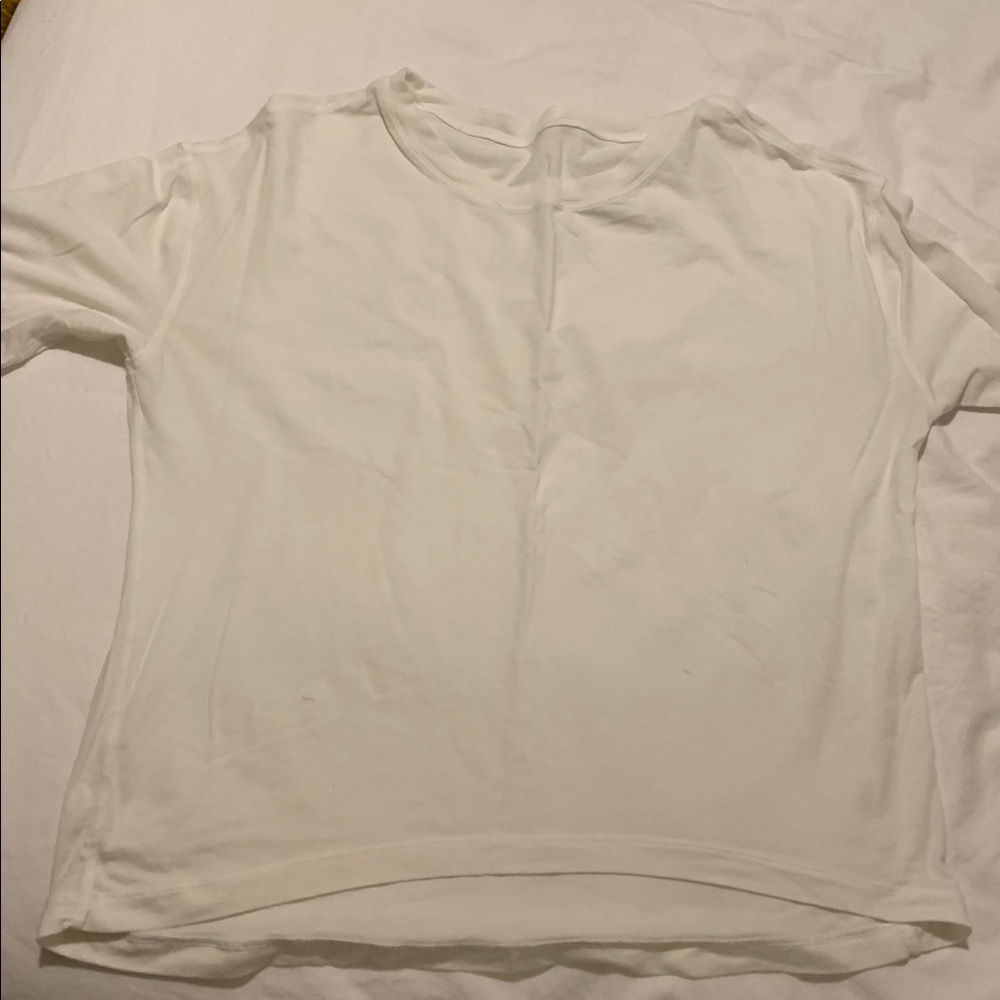 White lululemon t shirt crop 4